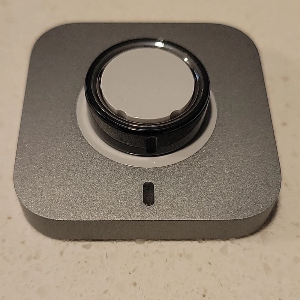 Magnetic Smart Ring Charger - Silver and Black